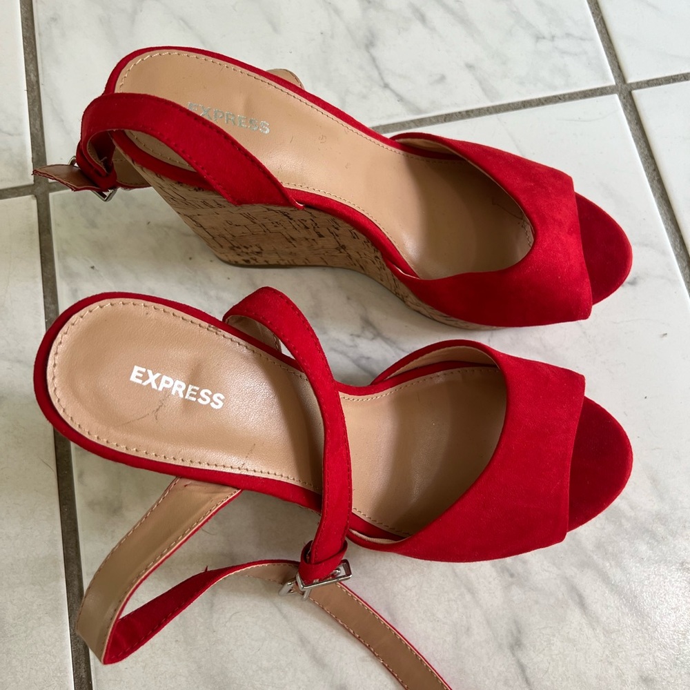 Express Red Wedges - Picture 3 of 4